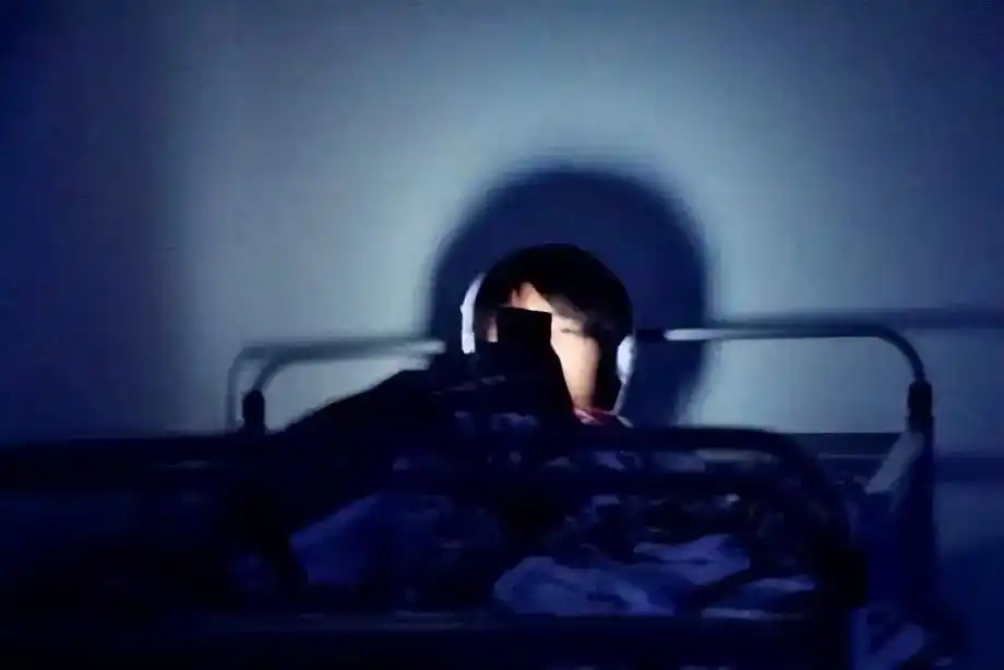 深夜浏览不健康网站_不健康网站风险_一打开就是鬼的网站