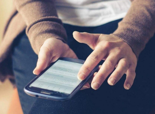 不健康网站风险_一打开就是鬼的网站_年轻人手机依赖