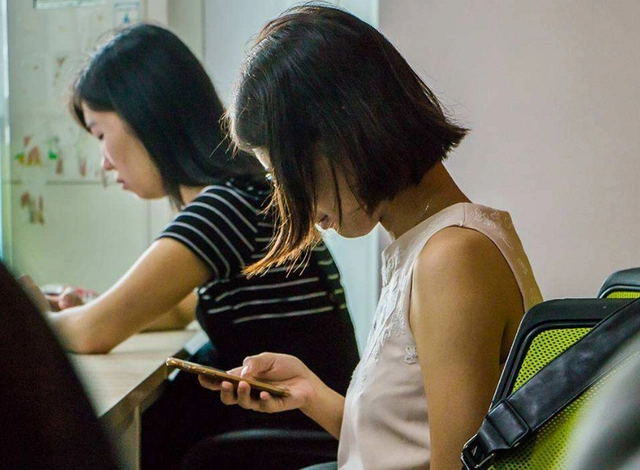 一打开就是鬼的网站_年轻人手机依赖_不健康网站风险