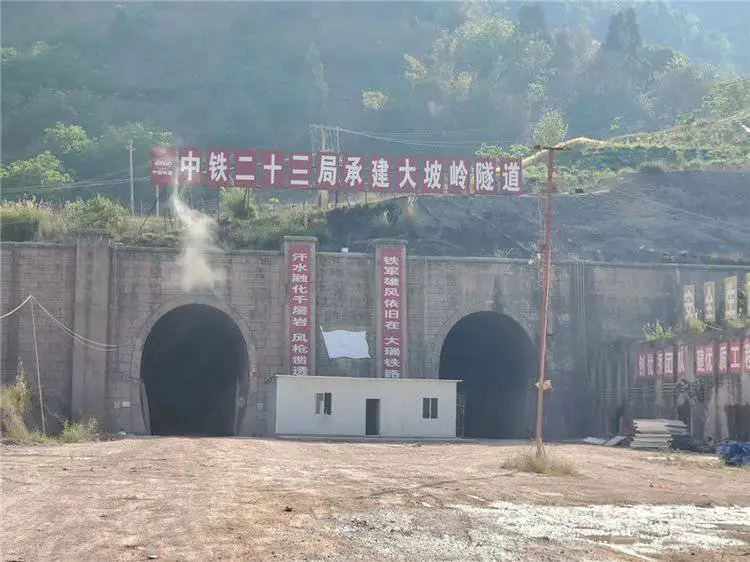 UWBLOC隧道人员定位系统_隧道人员定位系统方案_UWBLOC技术隧道定位精度