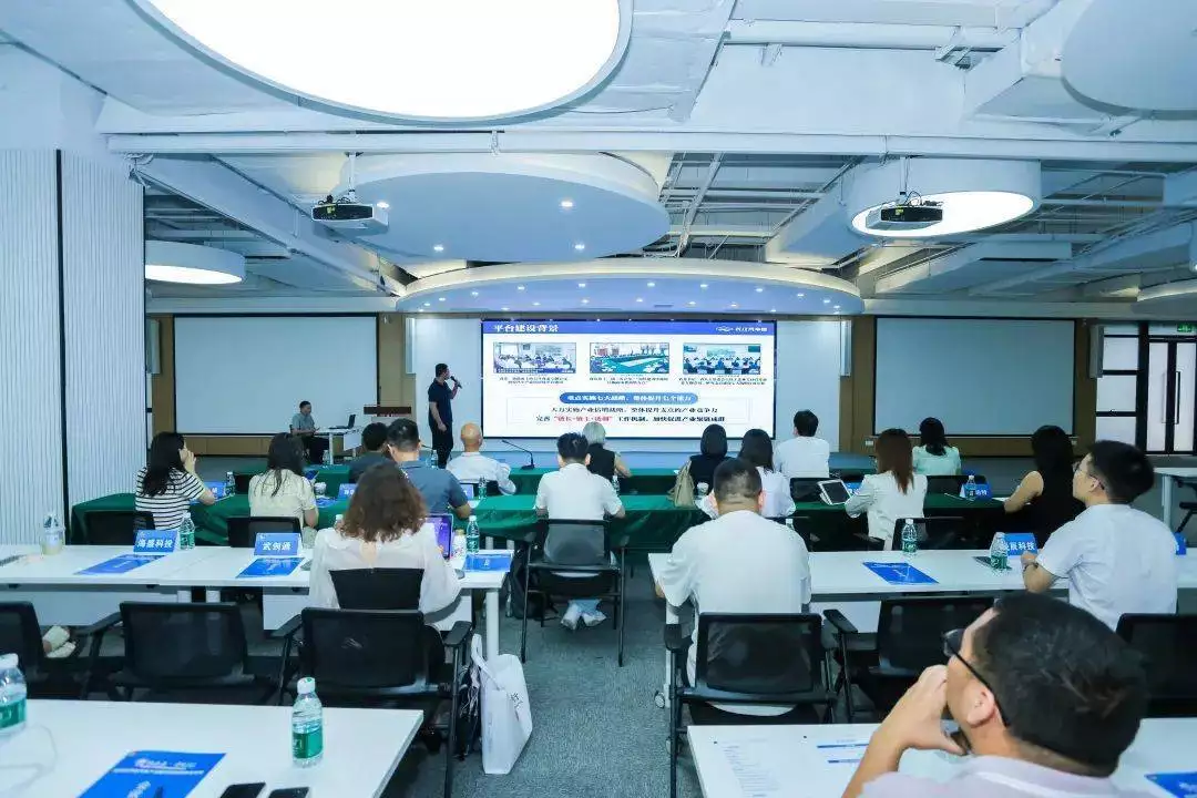 武汉青年创业中心指导汽车产业项目_武汉经开区青创汇汽车产业链项目融资路演_汽车产业链技术服务平台