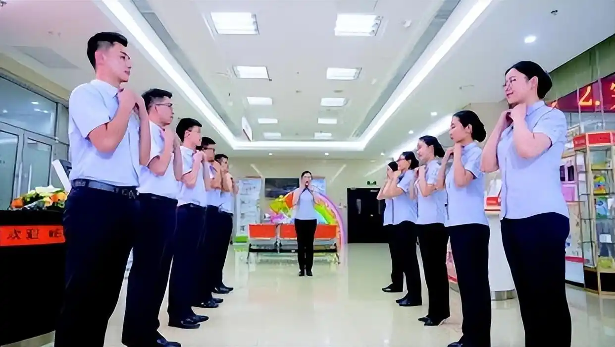 银行规范化服务七步曲_银行柜面服务五步法_银行网点标准化建设