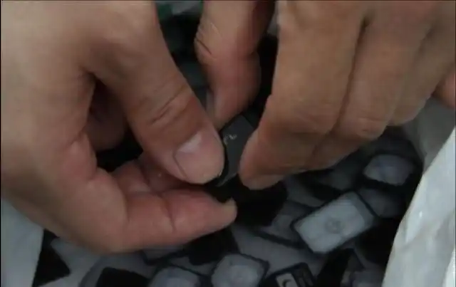 键盘清洁消毒方法_机械键盘拆洗教程_机械键盘连点 能用95%酒精洗吗