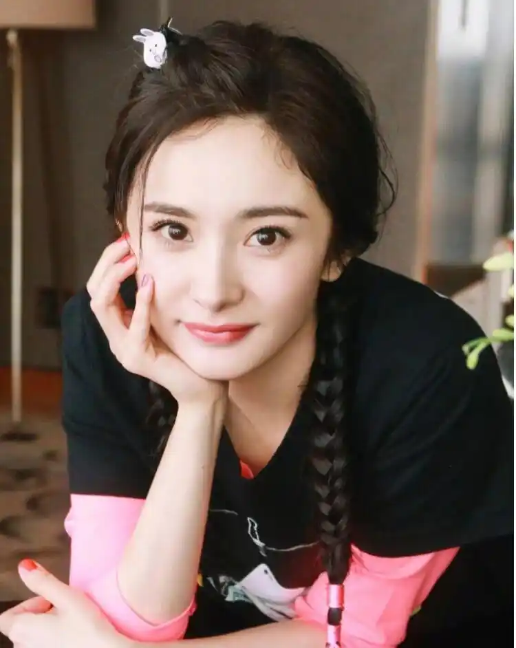 改良梨花头修饰脸型_宽脸女生适合的发型_胖脸女生发型选择技巧