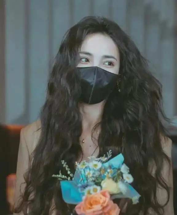 宽脸女生适合的发型_秋冬发型设计_脸型选择发型